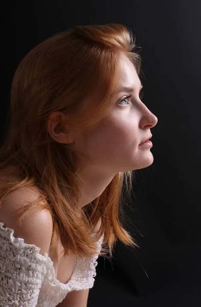 Retrato Bajo Muchacha Bonita Joven —  Fotos de Stock