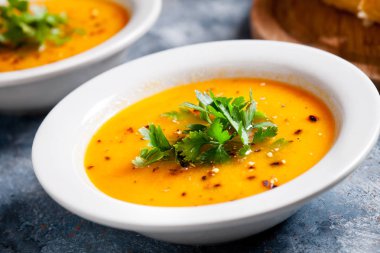 Ev yapımı organik butternut squash sou kase