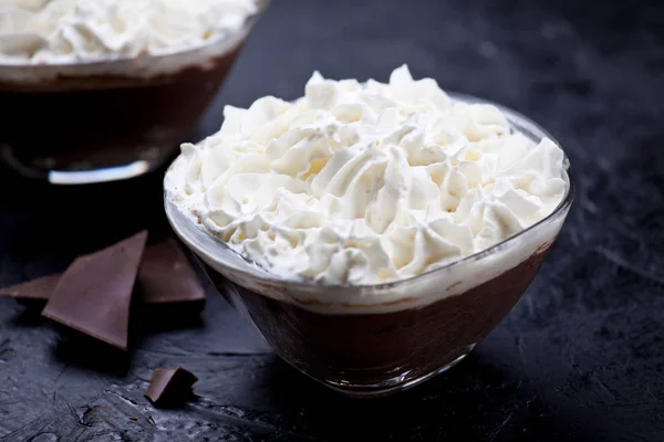 Kleine Potten Van Zelfgemaakte Pure Chocolade Mousse — Stockfoto