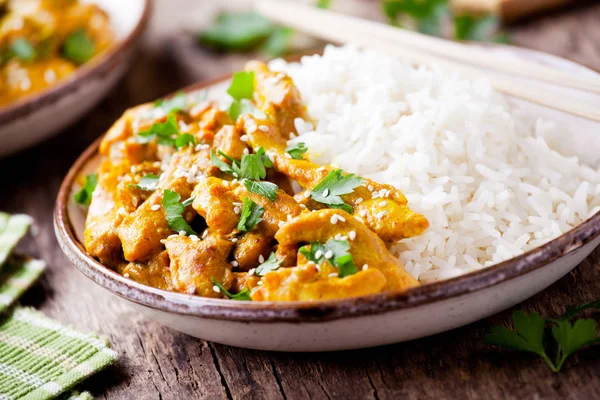 Un par de tazones de pollo al curry — Foto de Stock