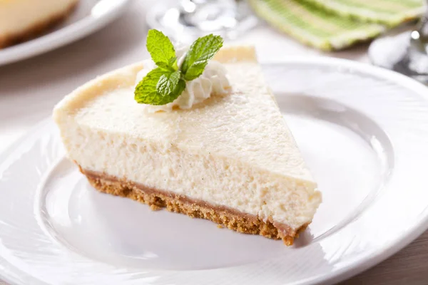 Slice Of Homemade Vanilla Cheesecake With Whipped Cream — Stock Photo, Image