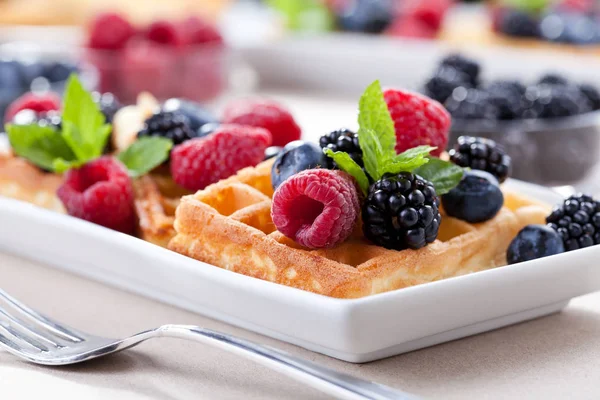 Homemade Waffles With Organic Fruits — Stock Photo, Image