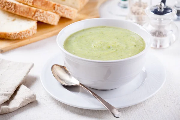 Zupa z brokułów domowej roboty — Zdjęcie stockowe