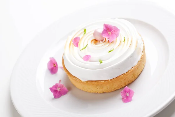 Gourmet Lemon Pie Meringue Edible Flowers — Stock Photo, Image