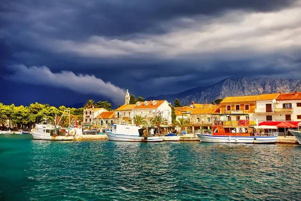 Las Nubes Tormenta Dramáticas Sobre Isla Majestuoso Paisaje Croacia Mar — Foto de Stock