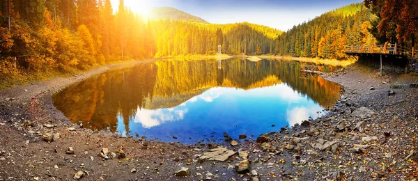 Horské Jezero Dramatické Malebné Scény Oblíbenou Turistickou Atrakcí Evropě Umělecký — Stock fotografie