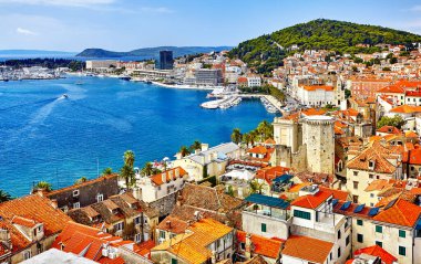 Split limanı ve Marjan tepesi hava manzarası, Dalmaçya, Hırvatistan