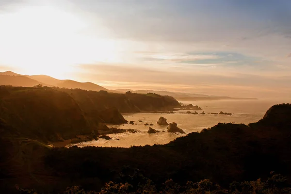 Bela Paisagem Marítima Panorâmica Uma Costa Rochosa Oceano Atlântico Durante — Fotografia de Stock