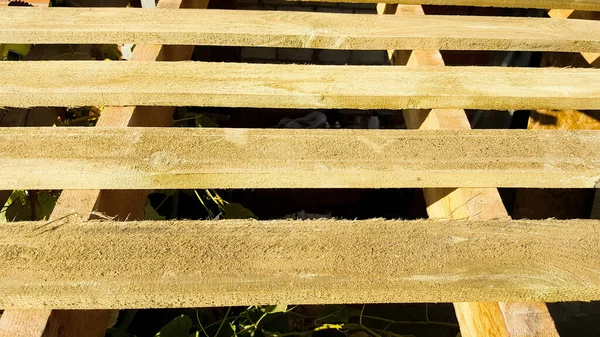 Деревянные Строительные Балки Лежат Строительной Площадке Подготовка Строительству Крыши — стоковое фото