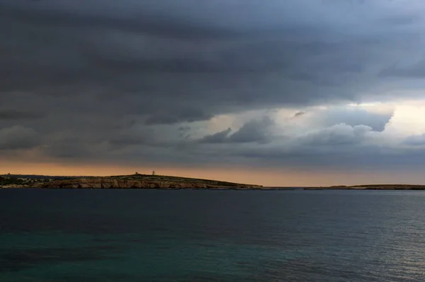Bugibba Mare Durante Tramonto Nella Piovosa Giornata Invernale Malta — Foto Stock