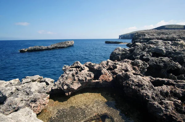 Rocce Della Laguna Blu Comino Malta Durante Giornata Estiva — Foto Stock
