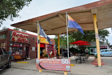 Seligman, Az, Amerika Birleşik Devletleri - 24 Temmuz 2017: Güzel Hediyelik eşya dükkanı Seligman, Arizona. Route 66 ile ilgili 50 hediye dükkanı dönmek.