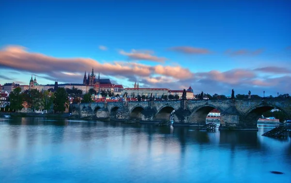 Panorama Pražského Hradu Karlova Mostu Soumraku Česká Republika — Stock fotografie