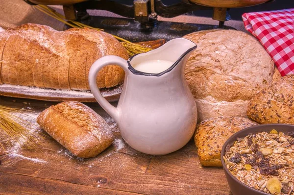 Bread Milk Rustic Wooden Table Bakery Grocery Food Store Concept — Stock Photo, Image