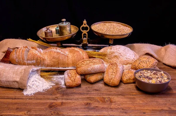 Pain Farine Sur Une Table Rustique Bois Concept Épicerie Boulangerie — Photo