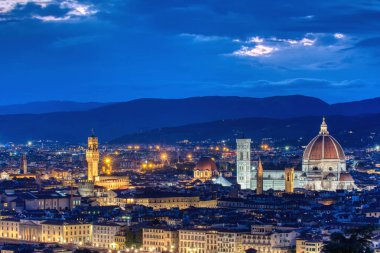 Duomo Santa Maria Del Fiore ve kule, Palazzo Vecchio adlı sunset Floransa, Toskana, İtalya