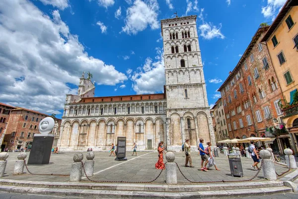 San Michele v kostele Foro v Lucce, Itálie. — Stock fotografie