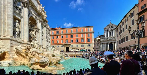 イタリア、ローマの歴史地区にあるトレビの泉. — ストック写真