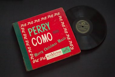 Woodbridge, New Jersey - 11 Ekim 2018: 1947 Perry Como Noel vintage kümesi kaydeder, 78 Rpm