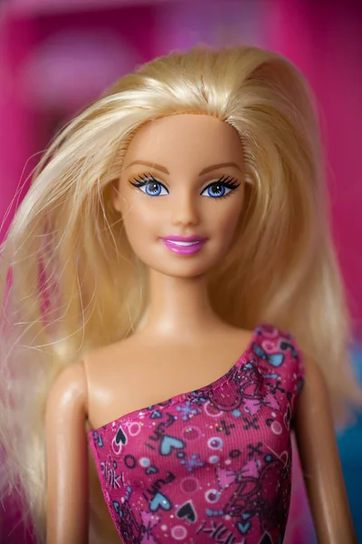 2000'li yıllarda Barbie Bebek