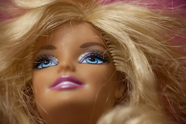 Κορίτσι Barbie της εποχής του 2000 — Φωτογραφία Αρχείου