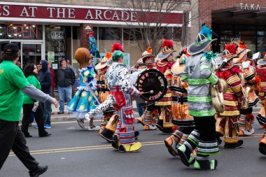 ASBURY PARK, NEW JERSEY - 13 Mart 2016: Mumyalar Aziz Patrick Günü 'nü kutlamak için Cookman Bulvarı' na yürüdü