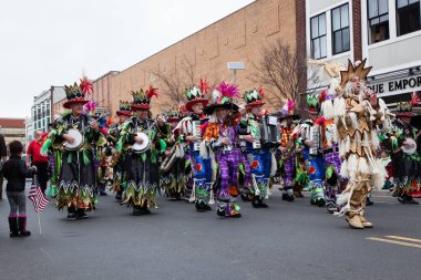 ASBURY PARK, NEW JERSEY - 13 Mart 2016: Mumlar Aziz Patrick Günü 'nü kutlamak için Cookman Bulvarı' na yürüdü