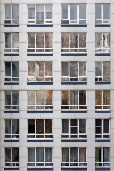 Residential Area Lot Same Windows Vertical Orientation — Stock Photo, Image