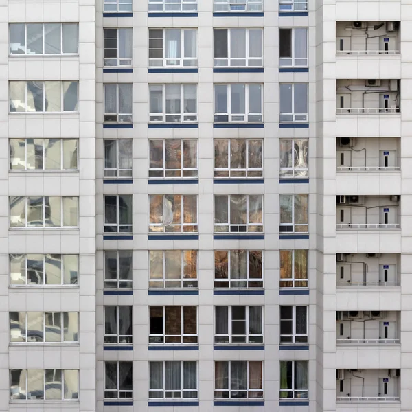 Zone Résidentielle Beaucoup Des Mêmes Fenêtres — Photo