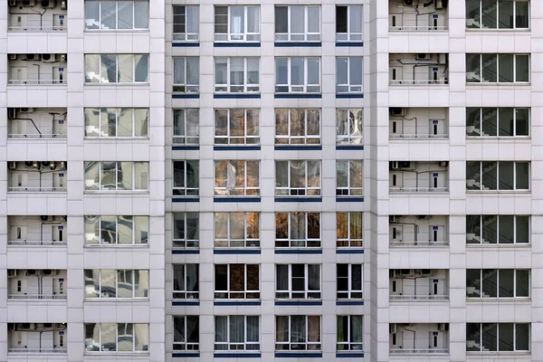 Residential Area Lot Same Windows Vertical Orientation — Stock Photo, Image