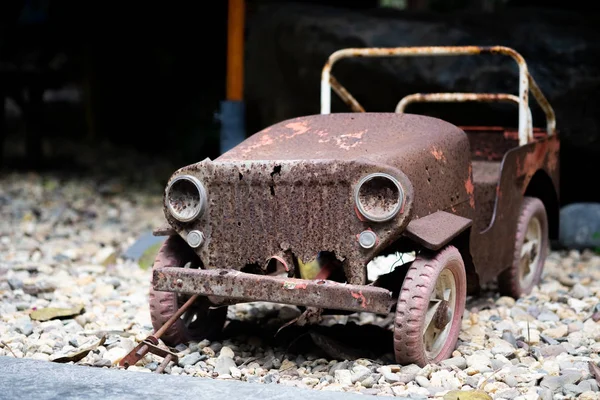 Old Vintage Car Toy Rusty Surface Parking Gravel Stone Floor — Stock Photo, Image