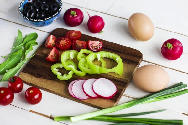 Ingredientes Salada Vegetal Azeitonas Ovos Verdes Verduras Vista Superior — Fotografia de Stock