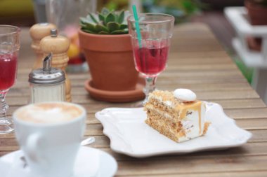 Çok kolay yaz Teras Cafe, piknik, küme tablo tablo
