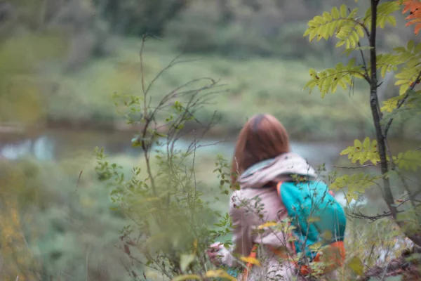 Girl Traveler Red Long Hair Sitting Looking Wild Nature Selective — Stock Photo, Image