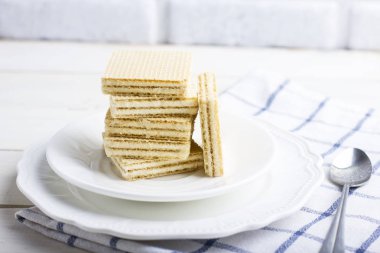 Beyaz bir plaka üzerinde gözleme barlar 