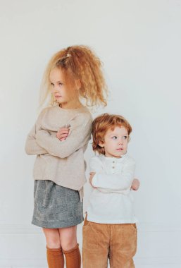 Kardeş, kavga rahatsız, farklı yönlere çevirdim