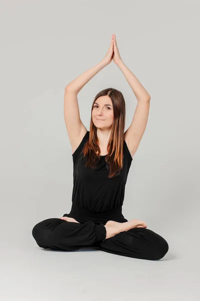 Siyah Gri Arka Plan Üzerinde Izole Yoga Konumda Lotus Defada — Stok fotoğraf