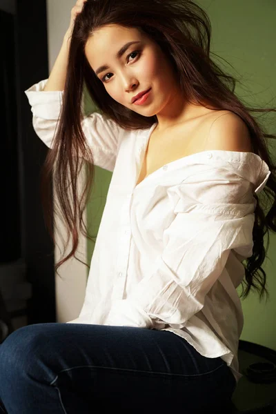 Beleza Moda Retrato Sorrir Sexy Sensual Asiático Jovem Mulher Com — Fotografia de Stock