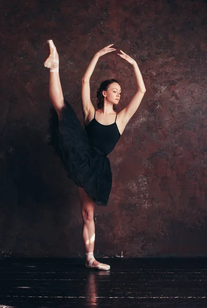Bailarina Ballet Bailarina Hermoso Vestido Negro Tutu Falda Posando Estudio —  Fotos de Stock
