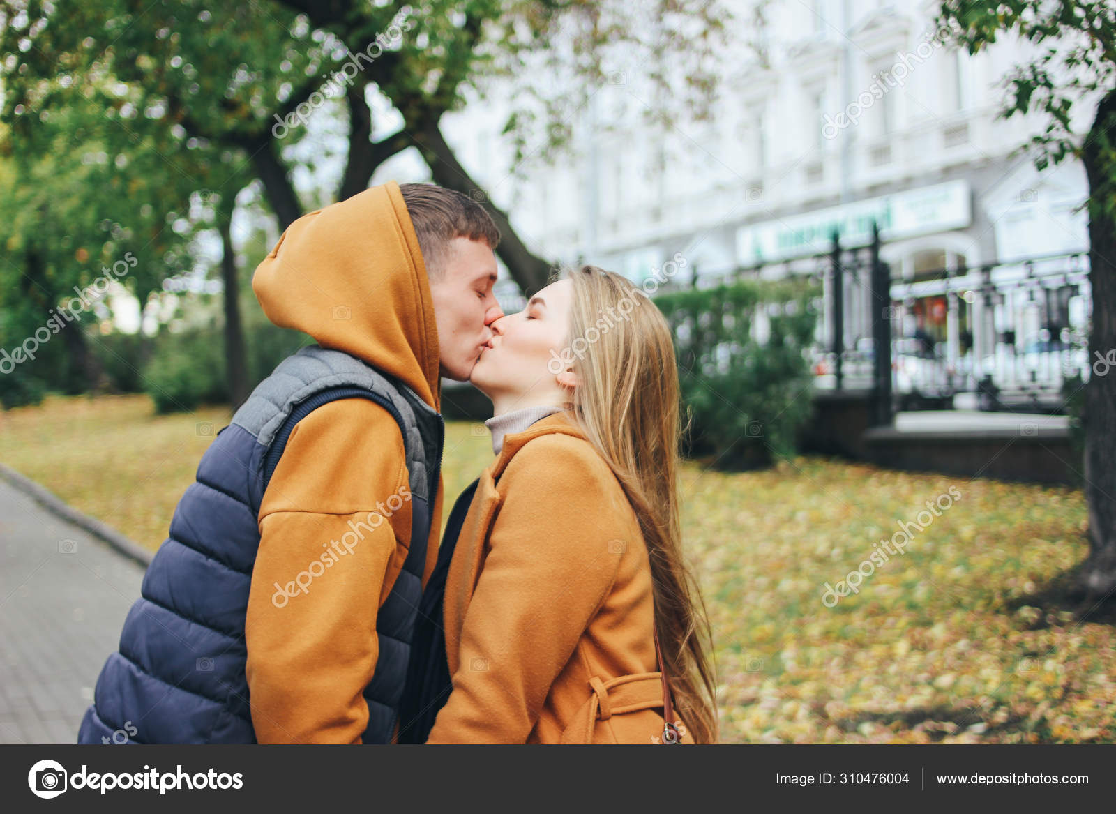 Baiser une adolescente chaude Baiser une adolescente chaude