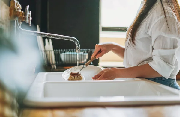 Young Woman Washes Dishes Wooden Brush Natural Bristles Window Kitchen — Stock Photo, Image