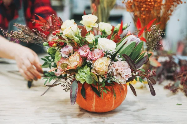 Diy Autumn Flower Arrangement Bouquet Pumpkin Florist Work Floristry Studio — Stock Photo, Image