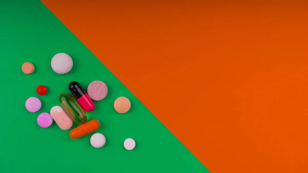 Pílulas Coloridas Fundo Brilhante — Fotografia de Stock