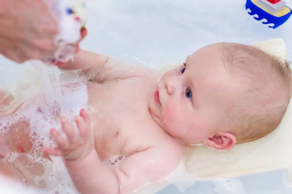 Місяців Хлопчик Приймає Ванну Маленька Дитина Ванній Миття Купання Немовлят — стокове фото