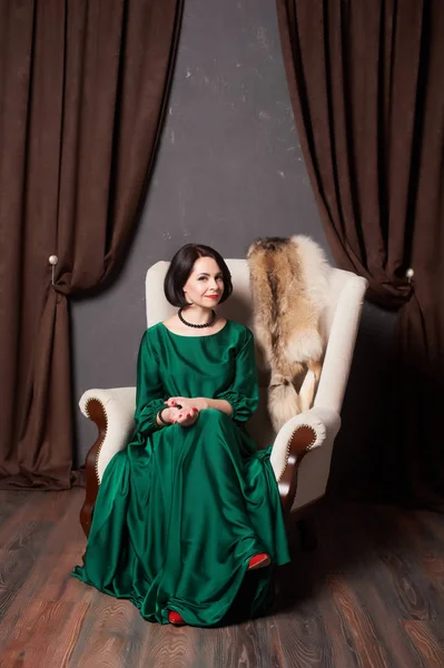 Beautiful Brunette Woman Silk Green Dress Posing Sitting Vintage Chair — Stock Photo, Image