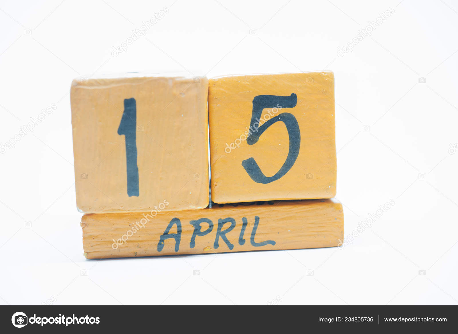 4月15日第15天的一个月手工制作的木材日历隔离在白色的背景春季月份一年中的某一天概念 图库照片 C Sergevo
