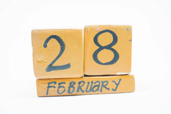 Februari Dag Van Maand Handgemaakte Houten Kalender Geïsoleerd Een Witte — Stockfoto