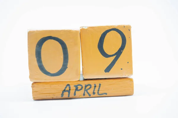 April Tag Des Monats Handgemachter Holzkalender Isoliert Auf Weißem Hintergrund — Stockfoto
