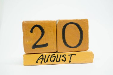 Ağustos 20. Ay, beyaz arka plan üzerinde izole el yapımı ahşap takvim günü 20. yaz ay, gün yıl kavramın.