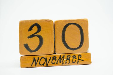 30 Kasım. Gün 30 ay, beyaz arka plan üzerinde izole el yapımı ahşap takvim. Sonbahar ay, gün yıl kavramın.